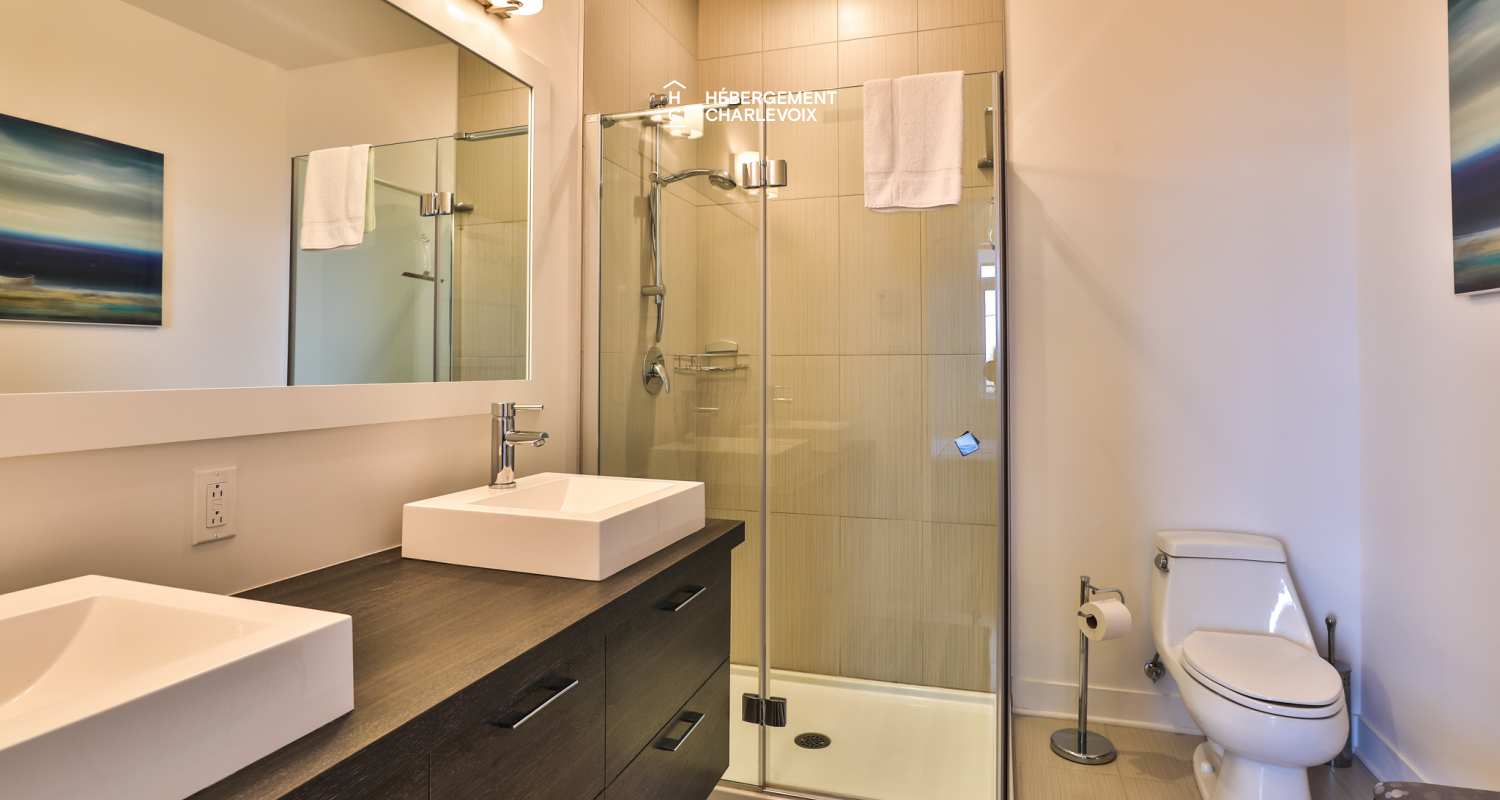 AUB-150 - Vue majestueuse sur le fleuve et le massif de Charlevoix