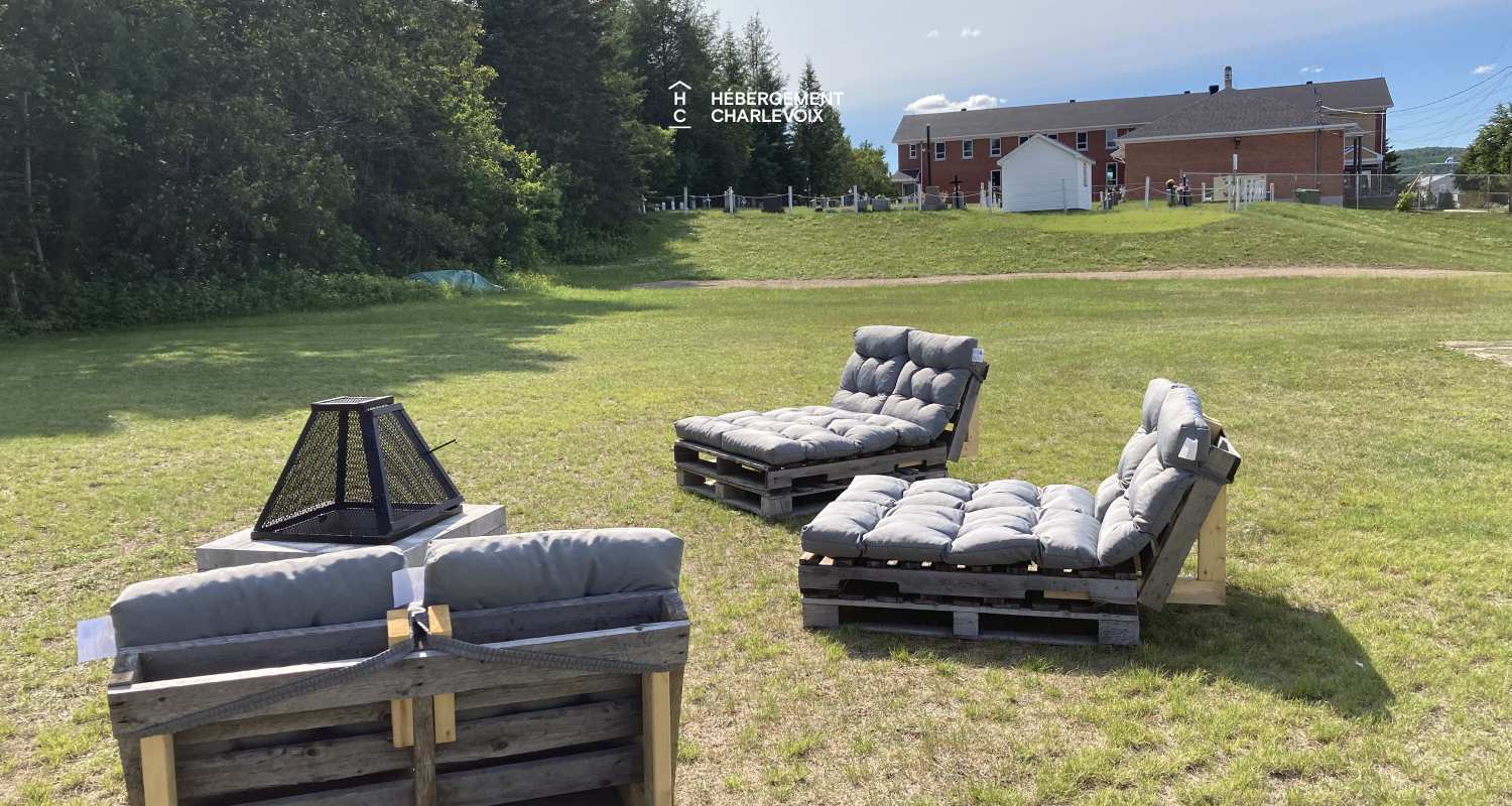 VEN-97 - Welcome to the presbytery of St-Aimé des Lacs in Charlevoix, 10 minutes from the renowned restaurant BOOTLEGGER.