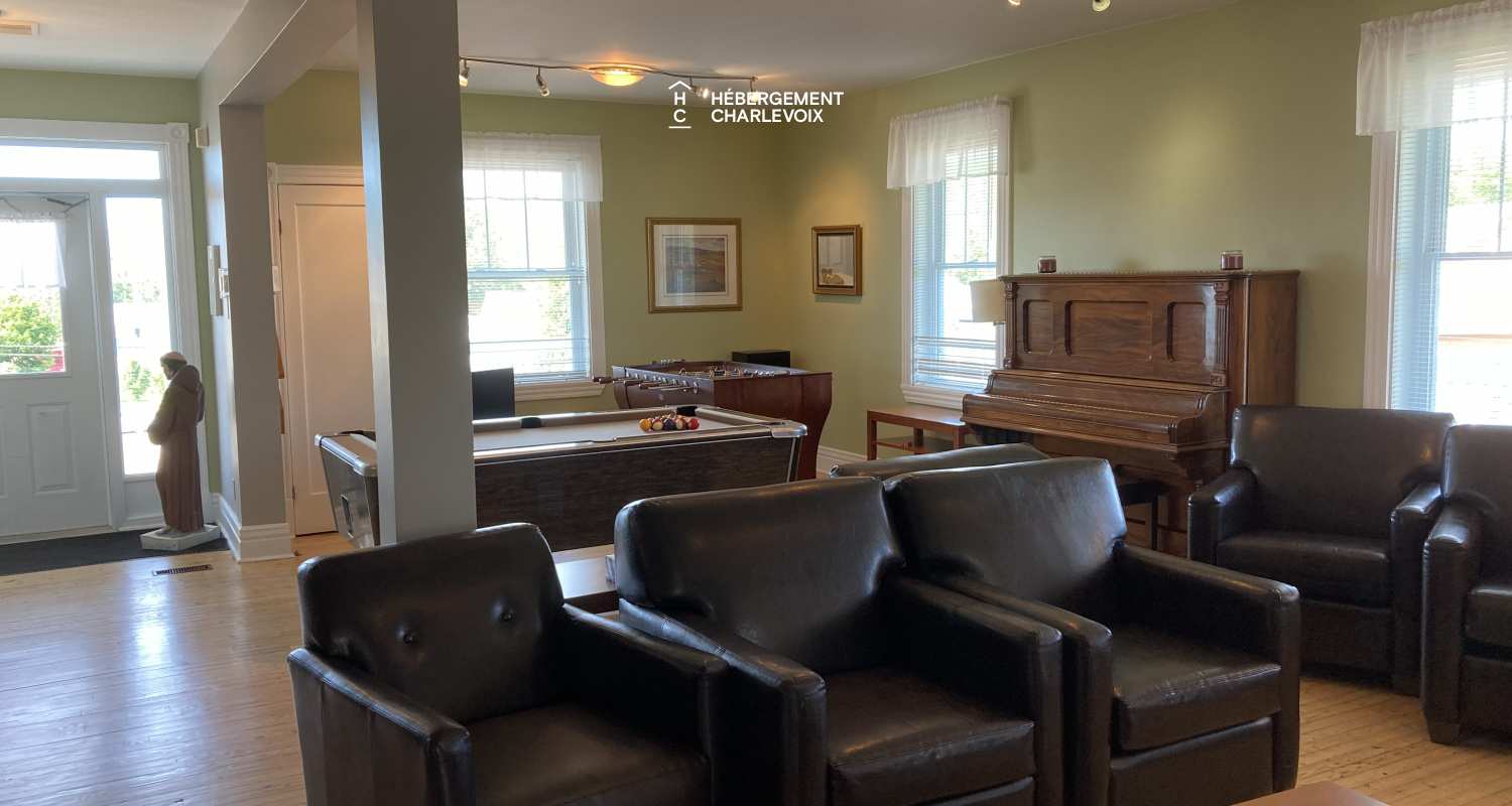 VEN-97 - Welcome to the presbytery of St-Aimé des Lacs in Charlevoix, 10 minutes from the renowned restaurant BOOTLEGGER.