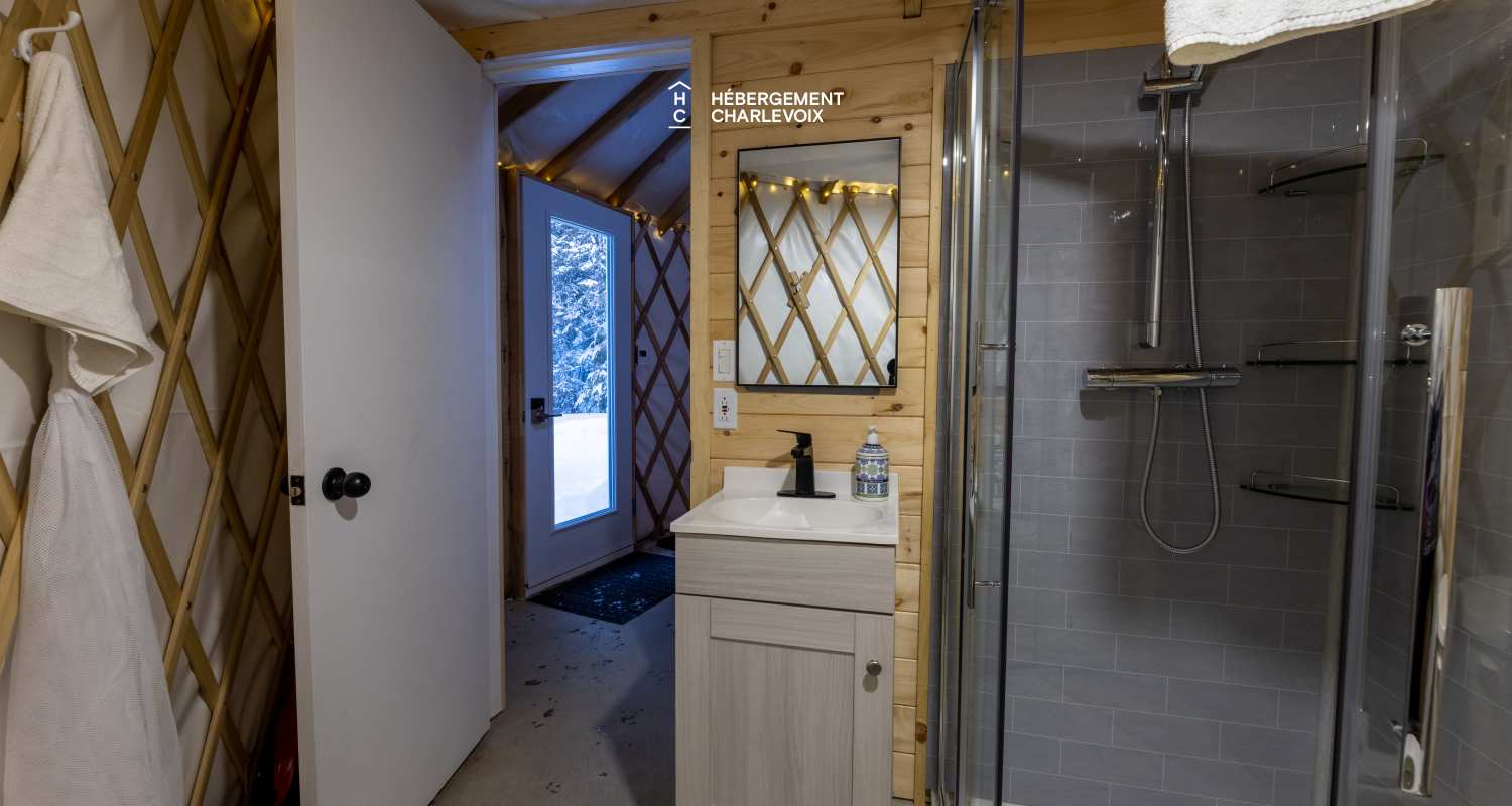 EXP-135-2 - Vivez le mariage parfait entre nature et confort!