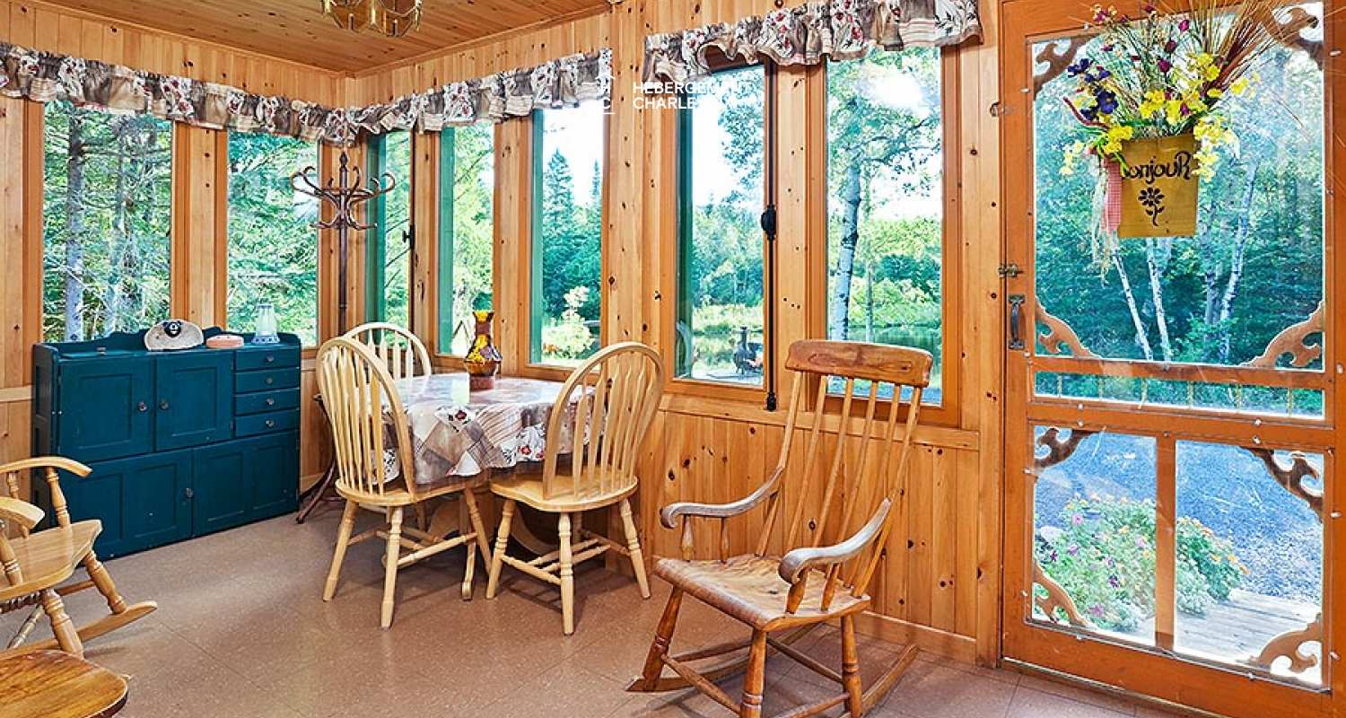 MON-71 - A bucolic garden with an outdoor sauna