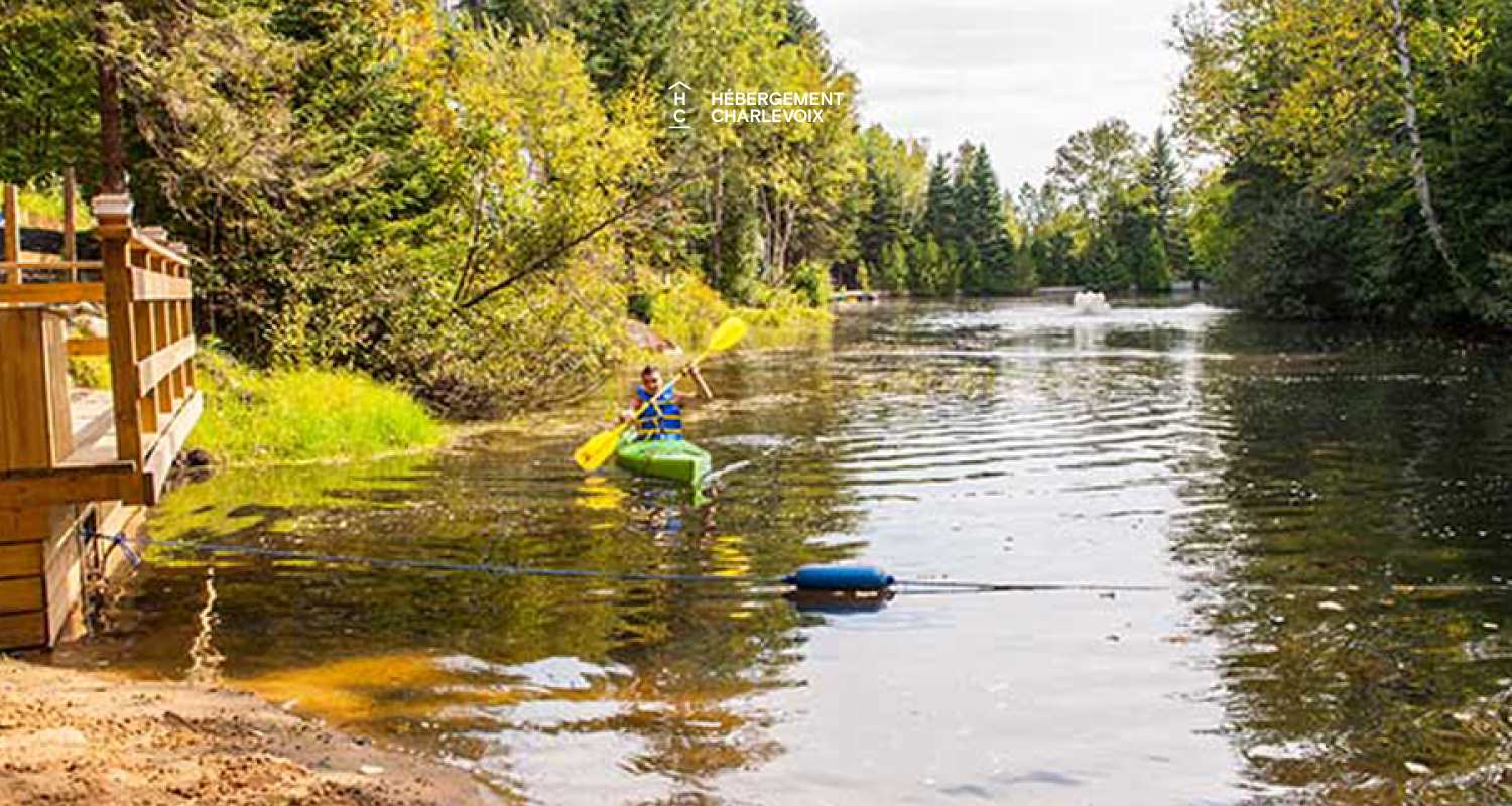 NAF-256 - Cottage on the edge of a lake with trail, waterfall and pond