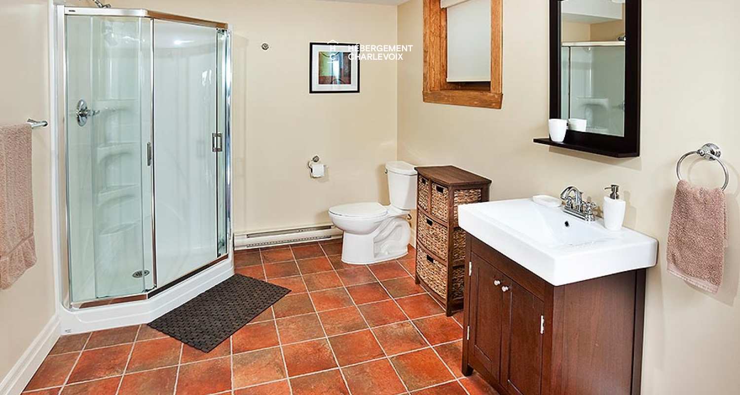 ECH-249 - De grandes fenêtres donnant sur la rive