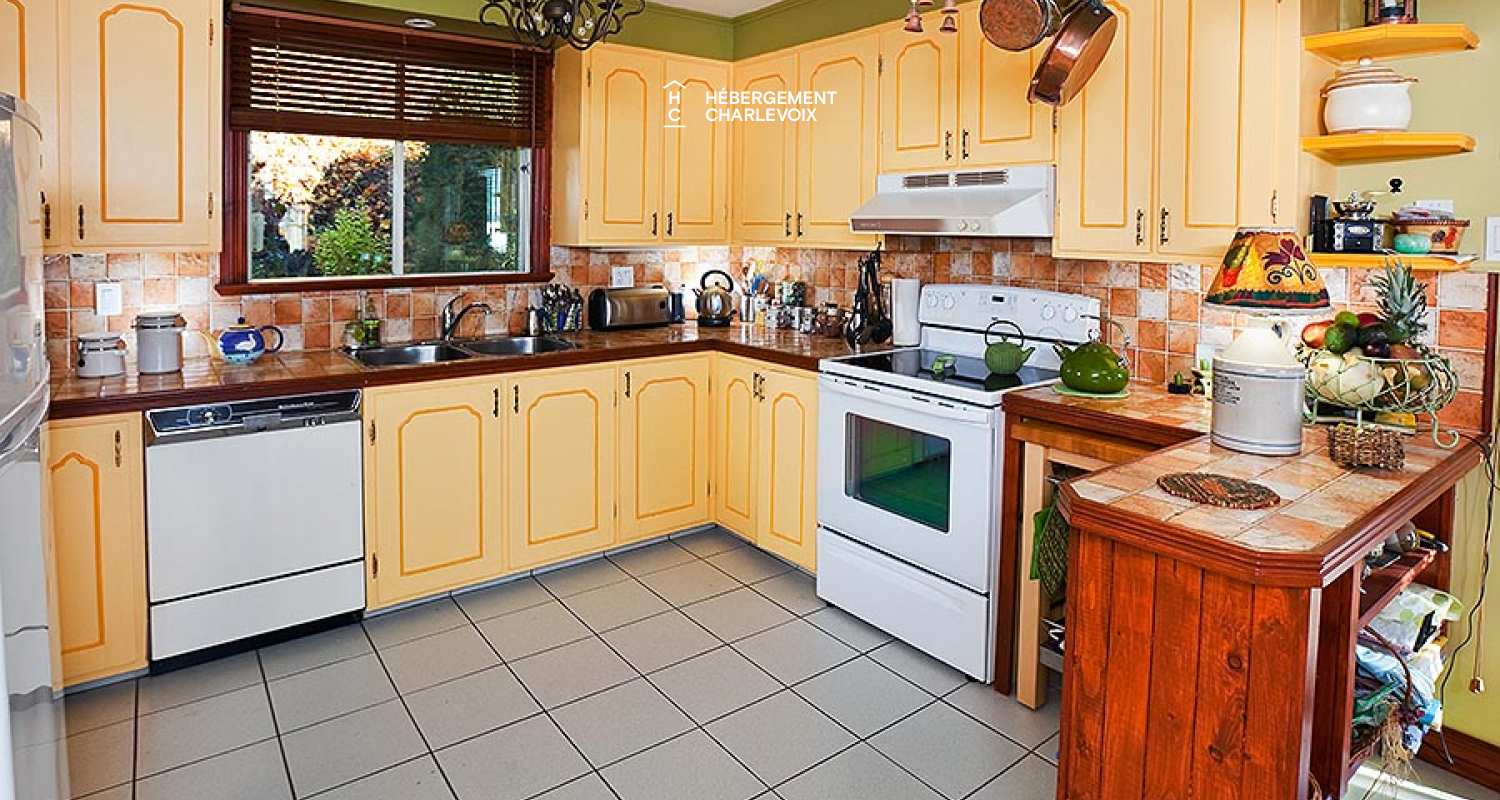 ADE-440 - Résidence confortable à deux pas du fleuve St-Laurent et du Domaine Forget.