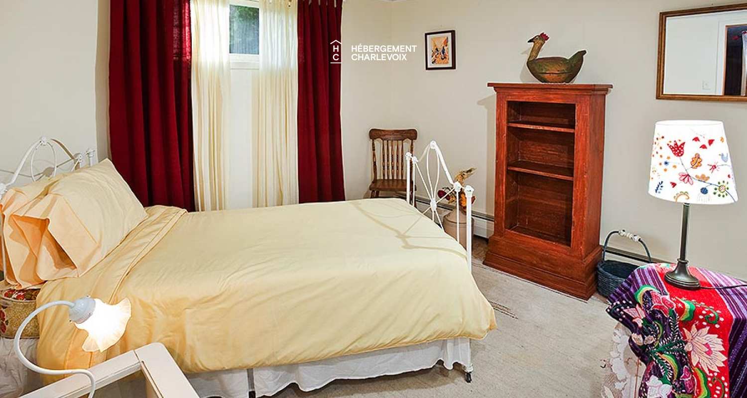 ADE-440 - Résidence confortable à deux pas du fleuve St-Laurent et du Domaine Forget.