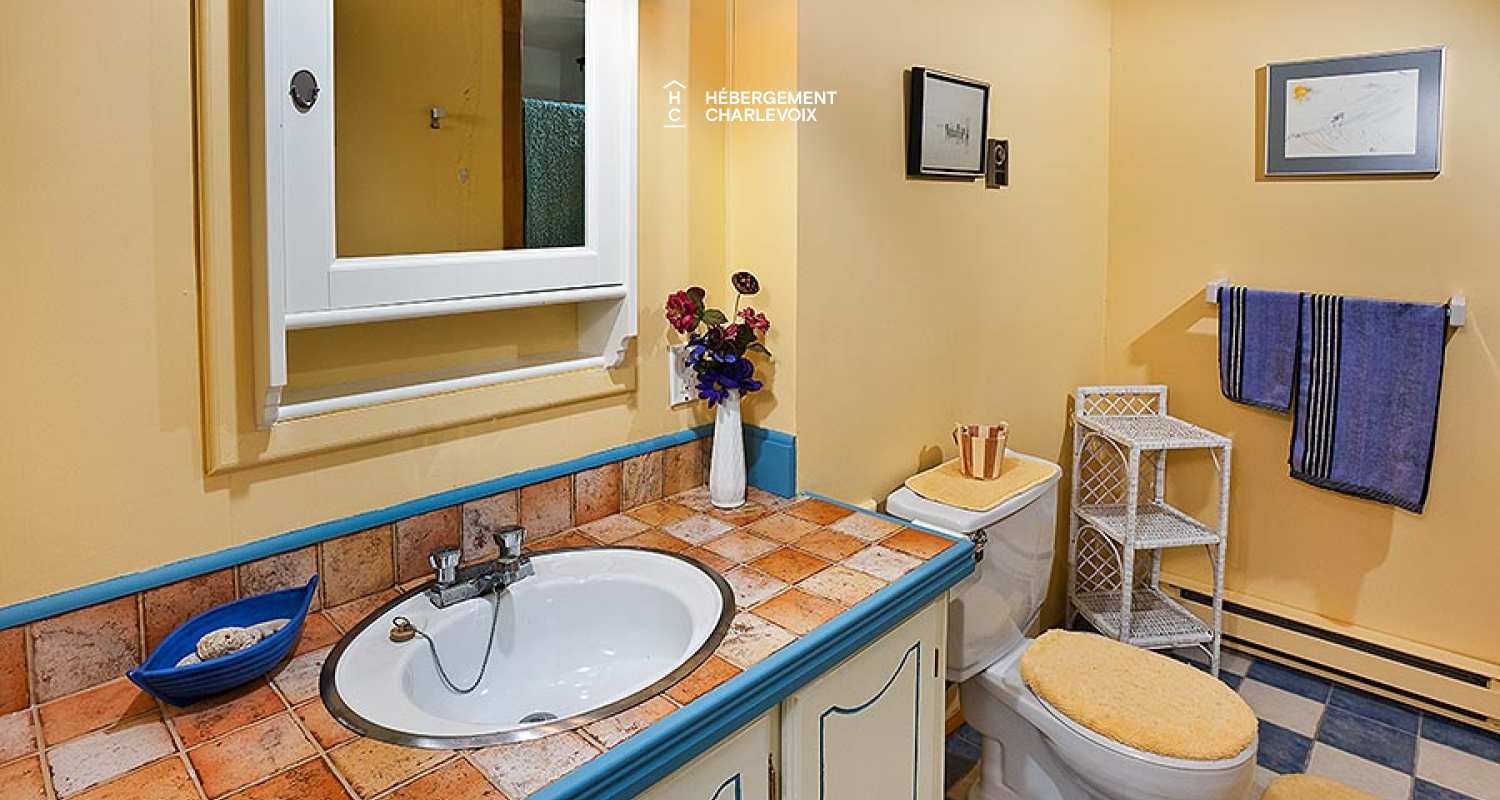 ADE-440 - Résidence confortable à deux pas du fleuve St-Laurent et du Domaine Forget.