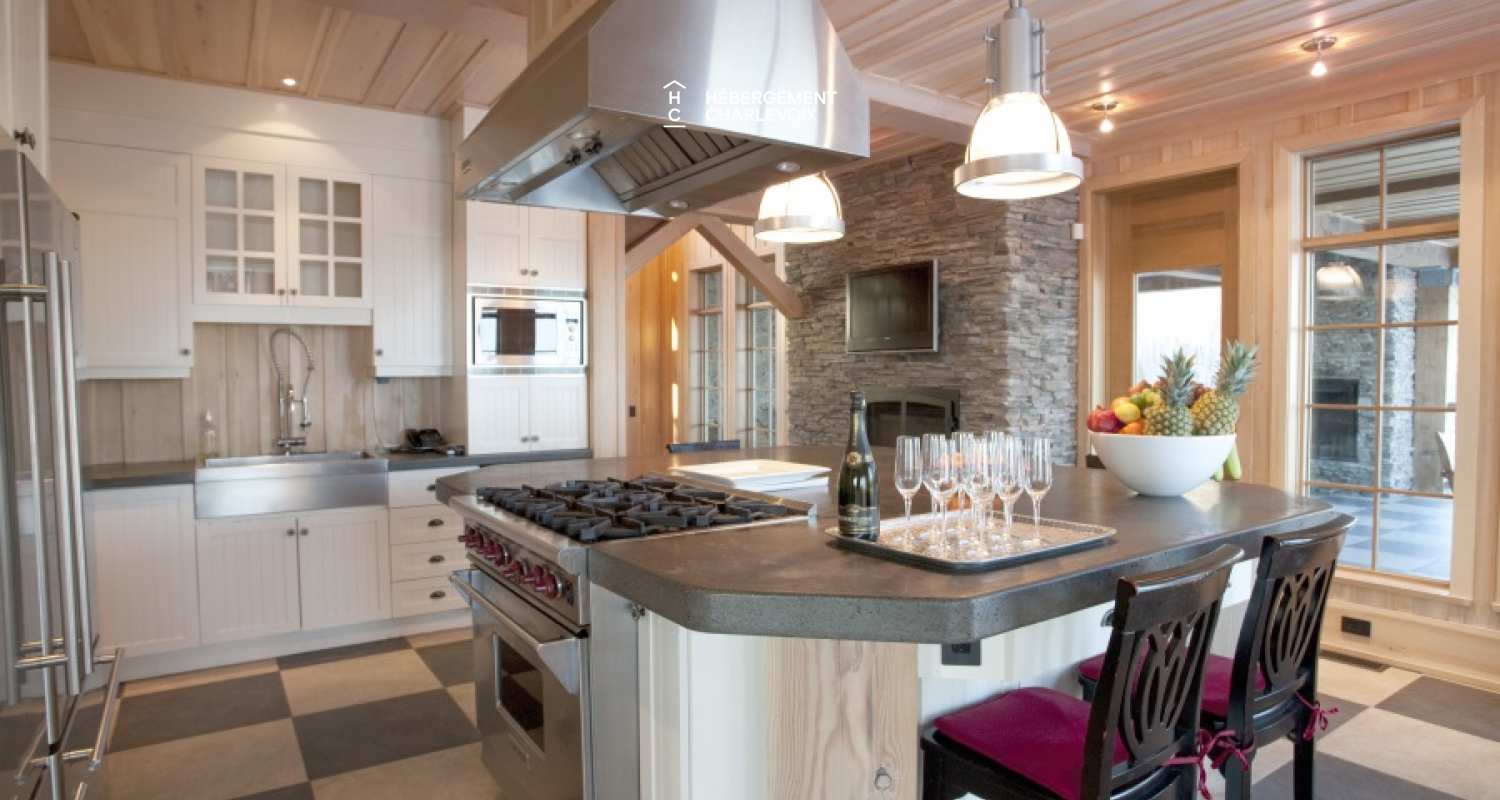 MAR-45 - Prestigieuse villa de 6000 pieds carrés