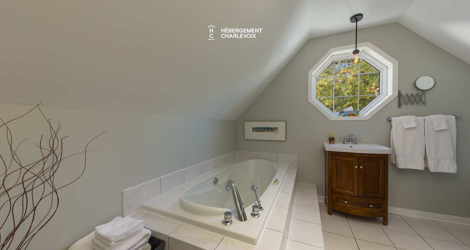 CIE-1 - Breathtaking view of river and mountains from the bedroom