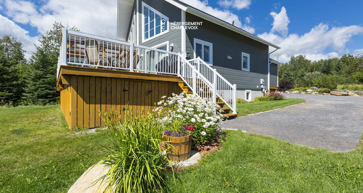 BAR-17 - An outside spa for the four seasons