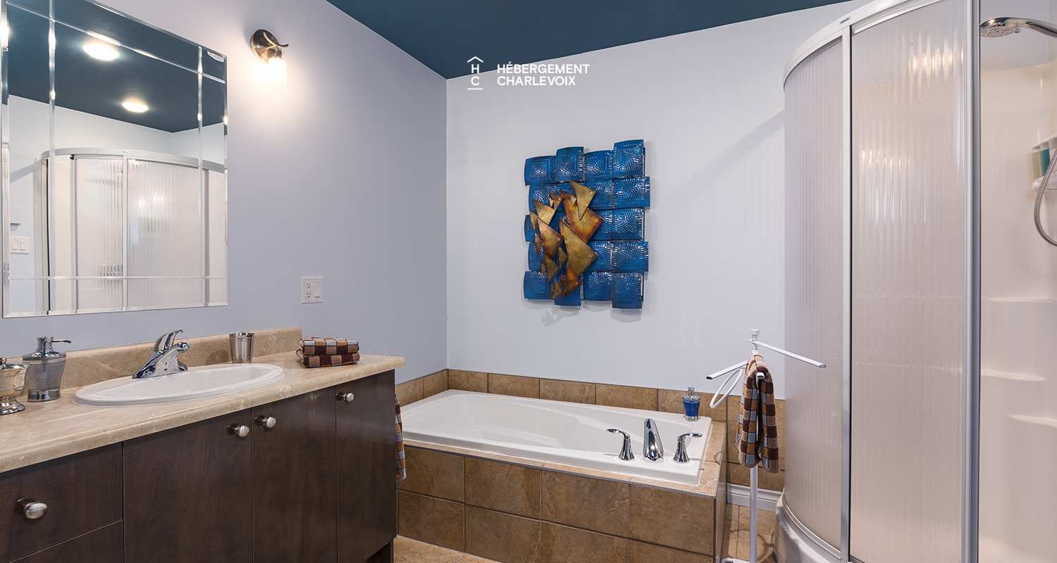 BAR-17 - An outside spa for the four seasons