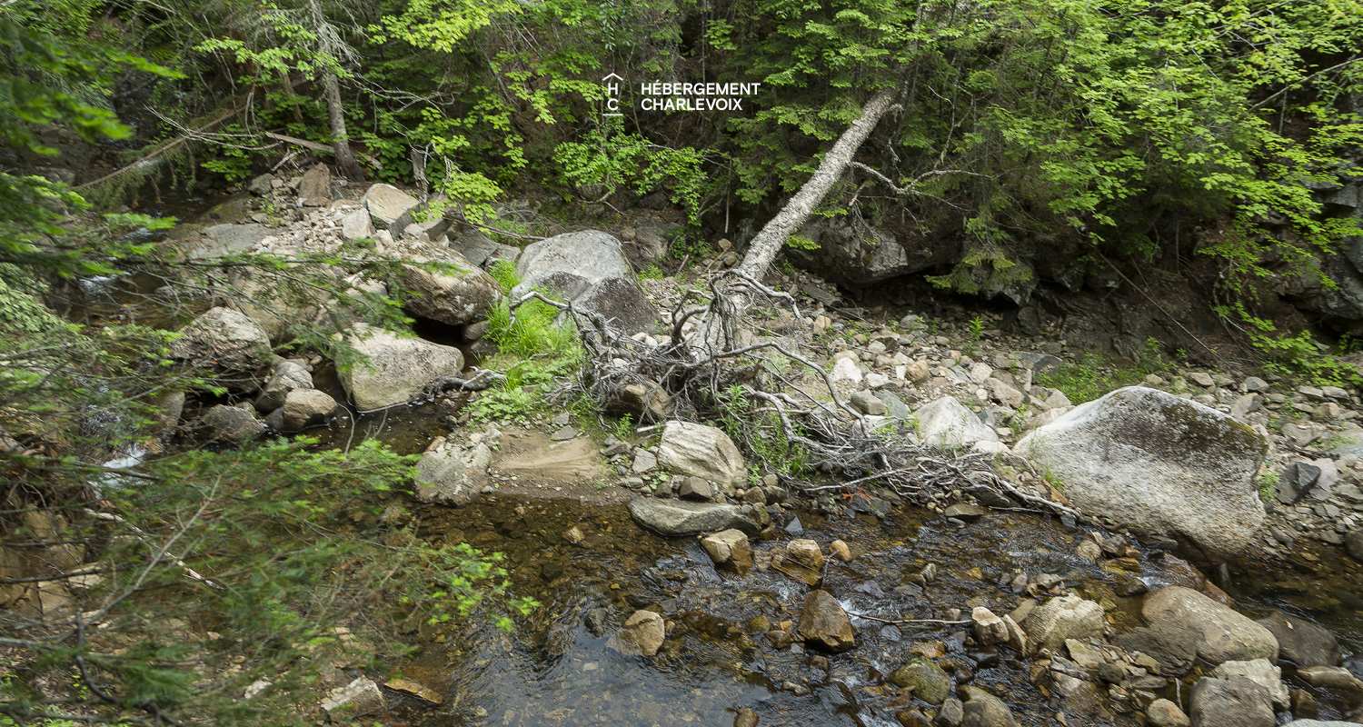 AMA-2 - Équilibre parfait entre moderne et rustique.