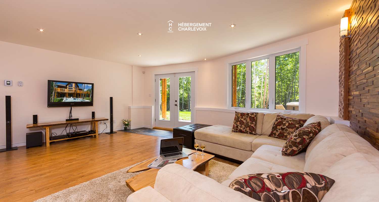 AIY-25 - Une salle de billard pour animer les soirées.