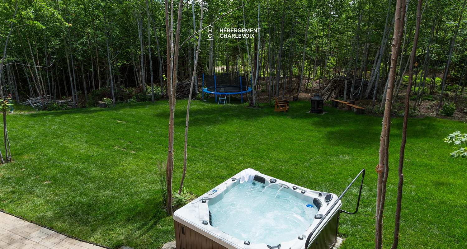 AIY-25 - Une salle de billard pour animer les soirées.