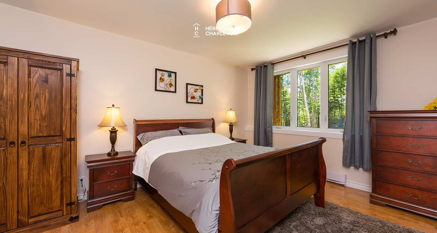 AIY-25 - Une salle de billard pour animer les soirées.