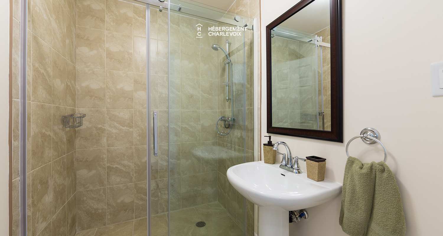 AIY-25 - Une salle de billard pour animer les soirées.