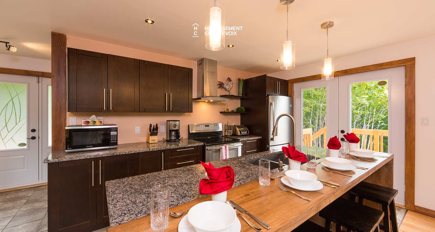 AIY-25 - Une salle de billard pour animer les soirées.