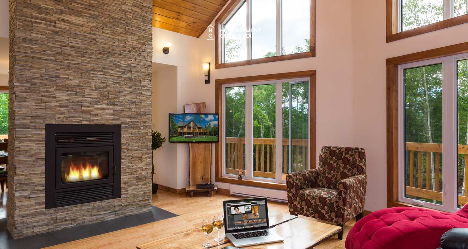 AIY-25 - Une salle de billard pour animer les soirées.