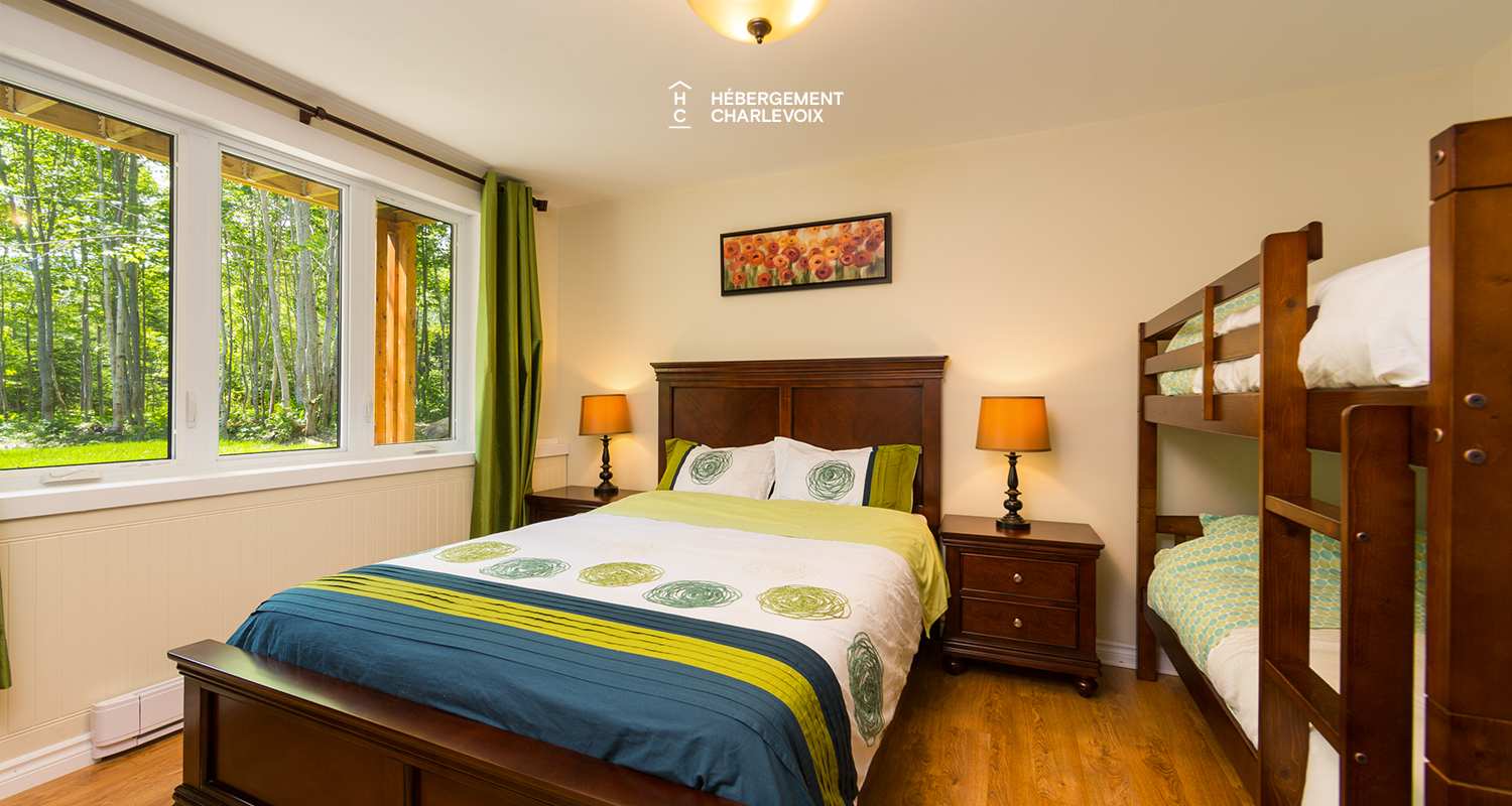 AIY-25 - Une salle de billard pour animer les soirées.