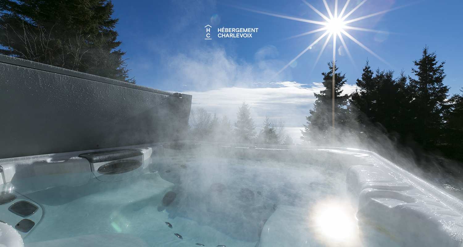 ABS-595 - Un feu de foyer suspendu dans un chalet de luxe à louer dans Charlevoix.