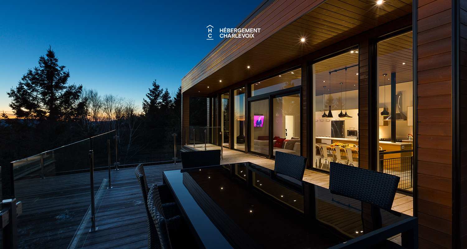 ABS-595 - Un feu de foyer suspendu dans un chalet de luxe à louer dans Charlevoix.