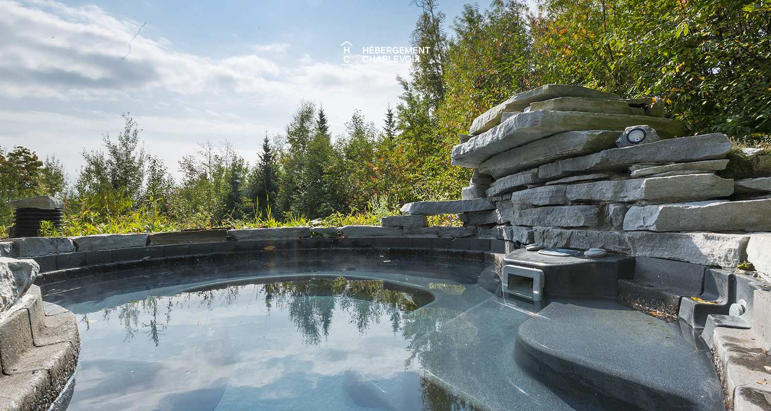 BOI-32 - Subtle marriage of stone and roundwood