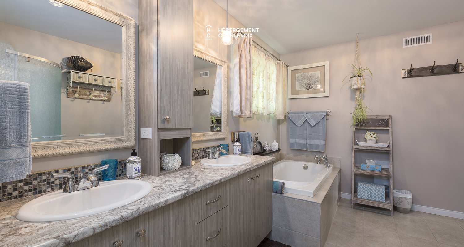 AIR-182 - A few minutes walk from the St. Lawrence River.