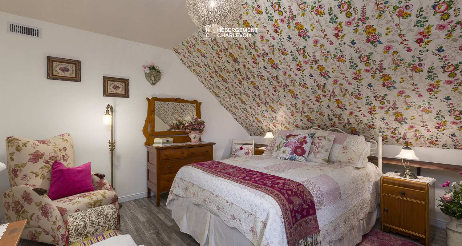 AIR-182 - A few minutes walk from the St. Lawrence River.