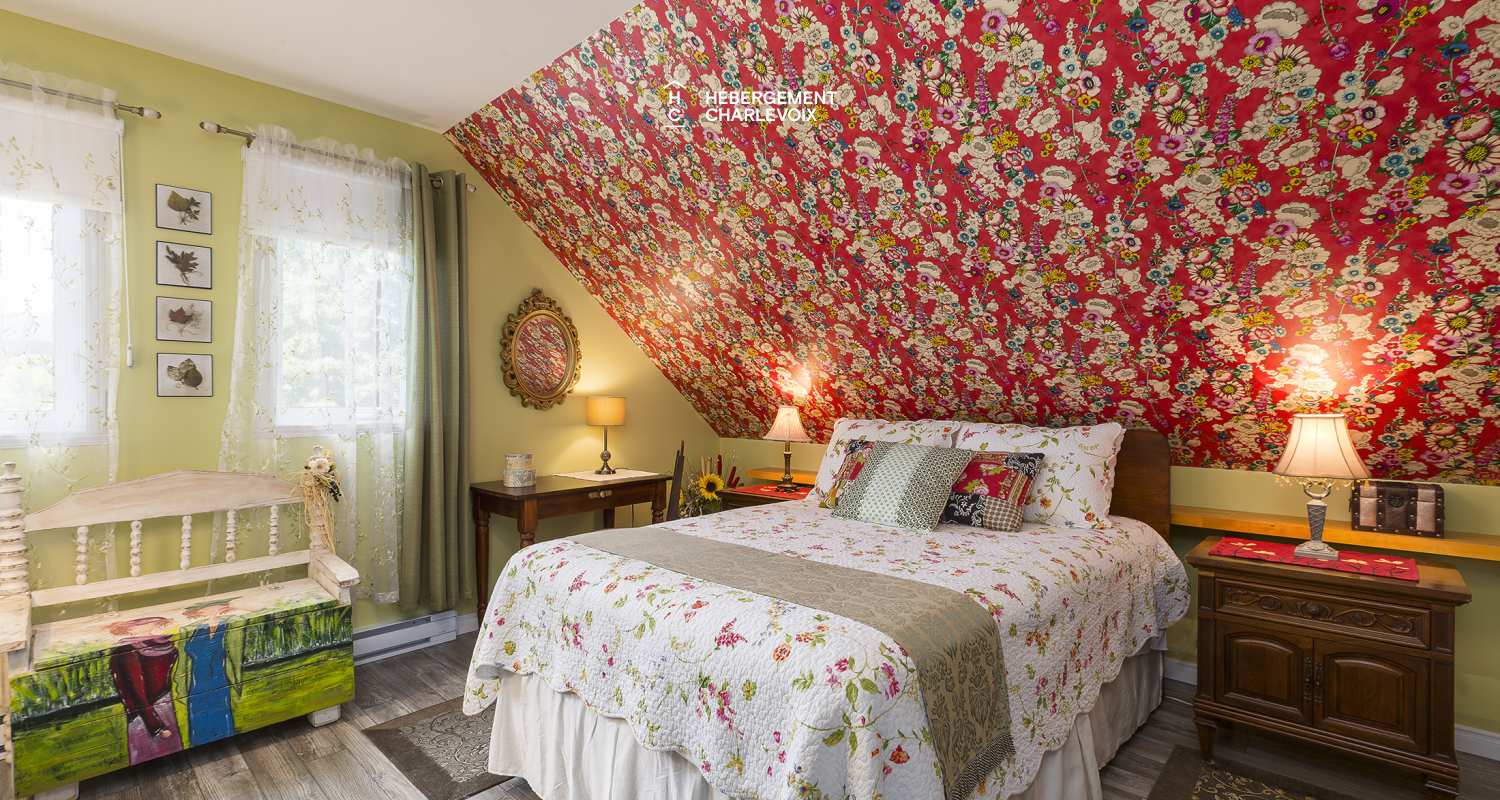 AIR-182 - A few minutes walk from the St. Lawrence River.