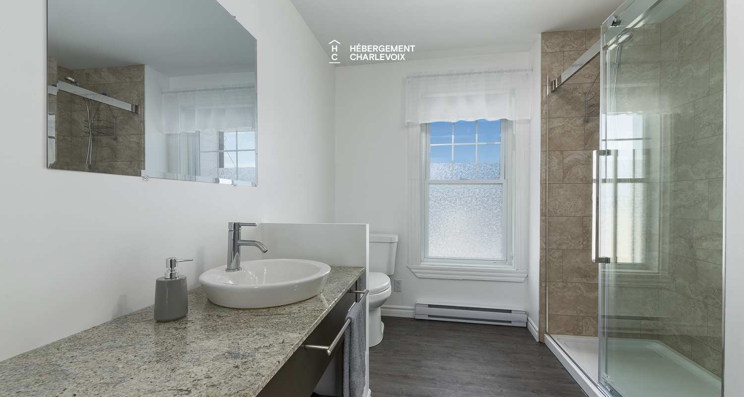 VEN-97 - Welcome to the presbytery of St-Aimé des Lacs in Charlevoix, 10 minutes from the renowned restaurant BOOTLEGGER.