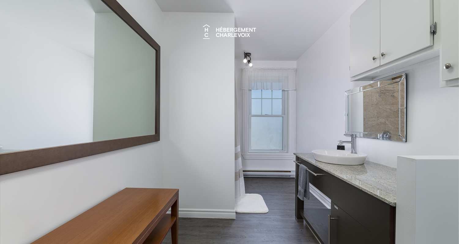 VEN-97 - Welcome to the presbytery of St-Aimé des Lacs in Charlevoix, 10 minutes from the renowned restaurant BOOTLEGGER.