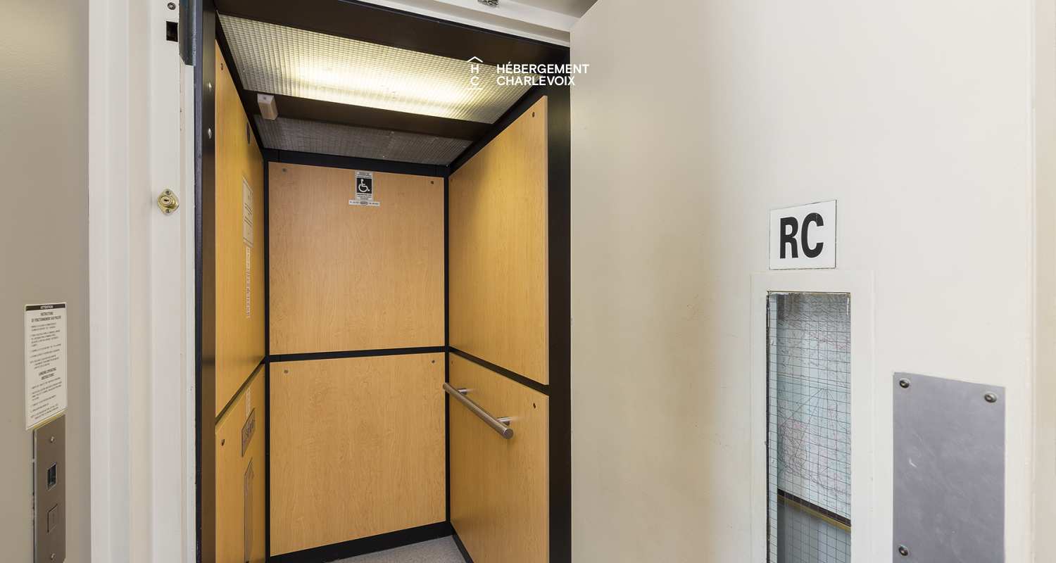 VEN-97 - Welcome to the presbytery of St-Aimé des Lacs in Charlevoix, 10 minutes from the renowned restaurant BOOTLEGGER.