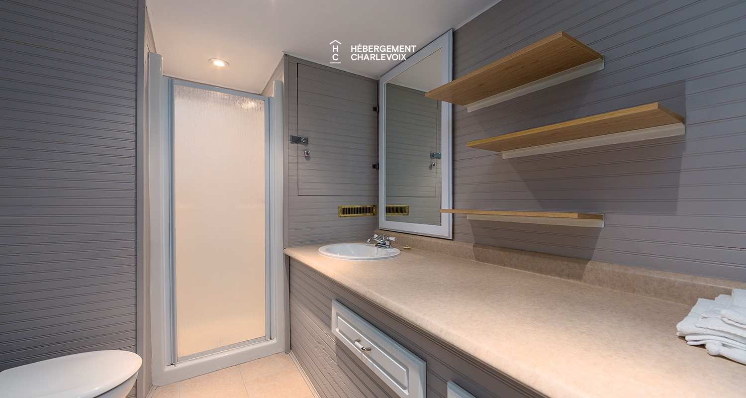 CHU-35 - A charming little waterfall to go with the spa