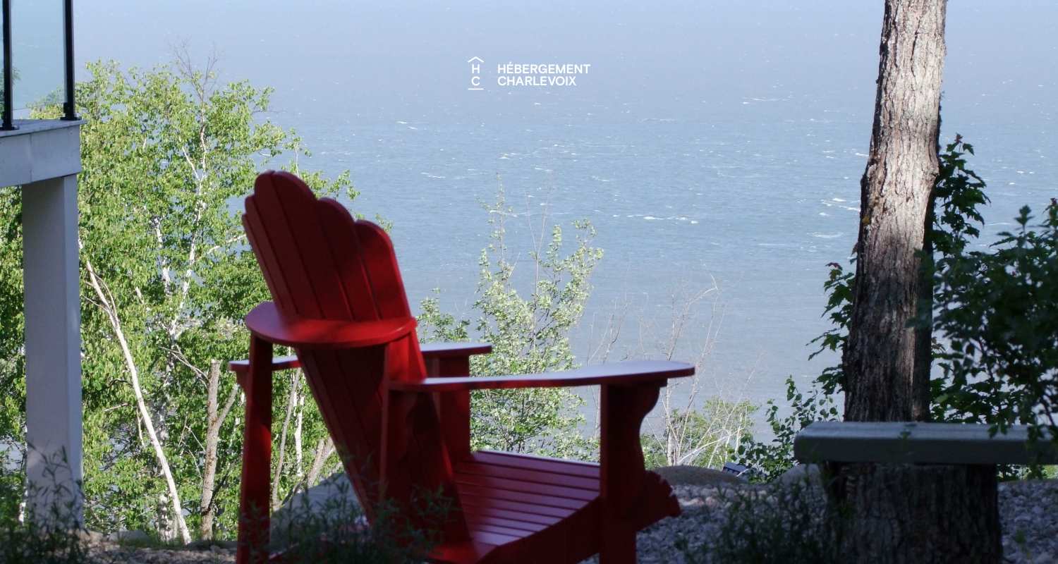 AQU-1 - Exceptional 180-degree view of the St. Lawrence River, from Isle aux Coudres to the Massif de Charlevoix
