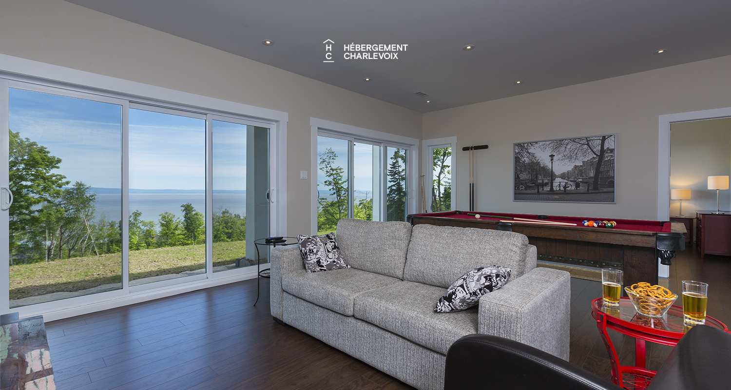 AQU-1 - Exceptional 180-degree view of the St. Lawrence River, from Isle aux Coudres to the Massif de Charlevoix