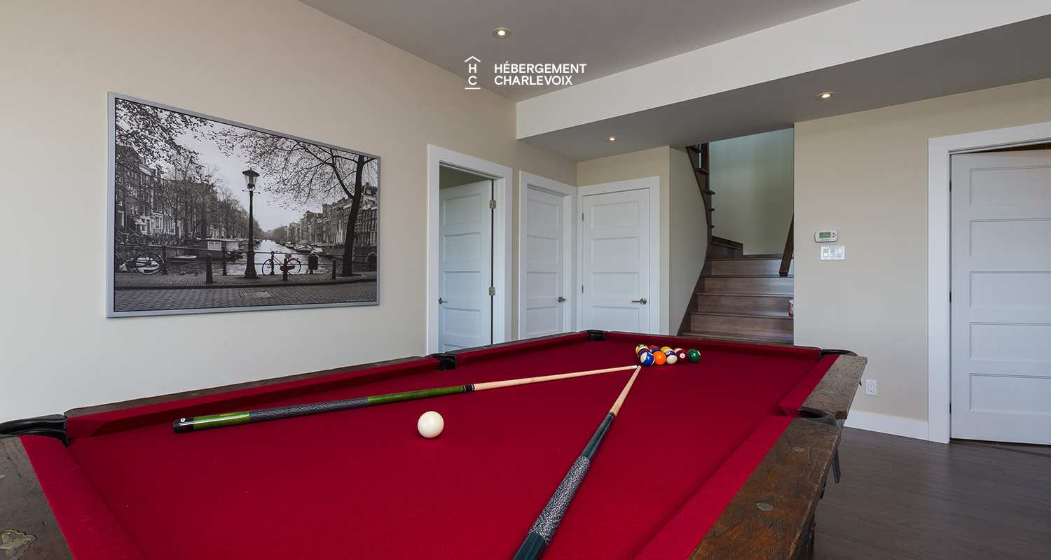 AQU-1 - Exceptional 180-degree view of the St. Lawrence River, from Isle aux Coudres to the Massif de Charlevoix