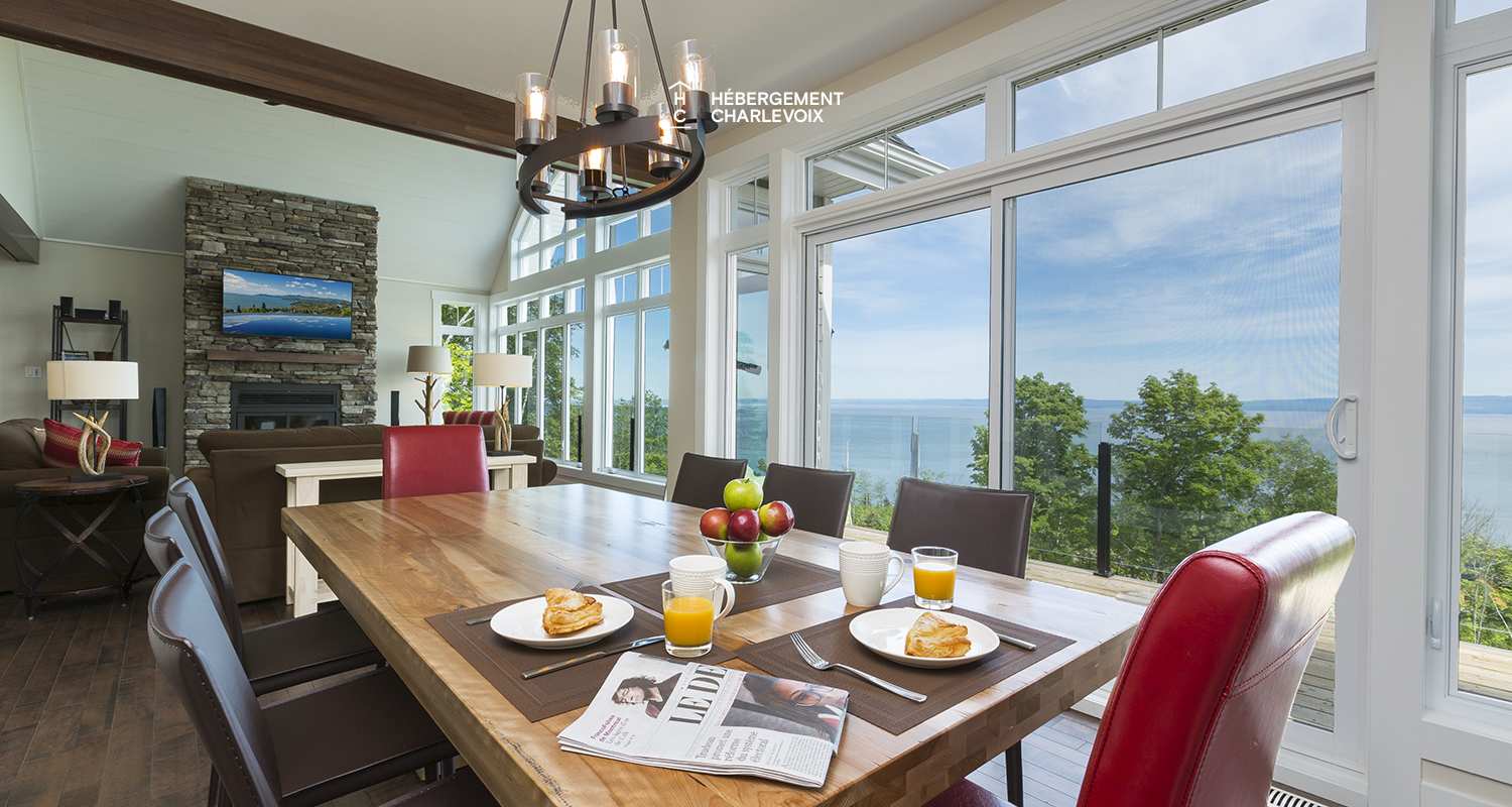 AQU-1 - Exceptional 180-degree view of the St. Lawrence River, from Isle aux Coudres to the Massif de Charlevoix