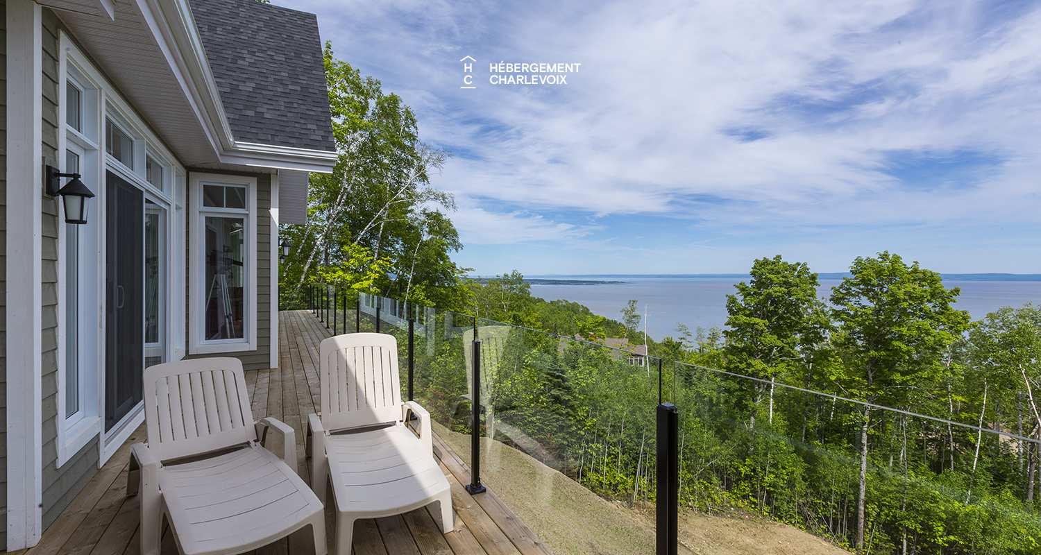 AQU-1 - Exceptional 180-degree view of the St. Lawrence River, from Isle aux Coudres to the Massif de Charlevoix