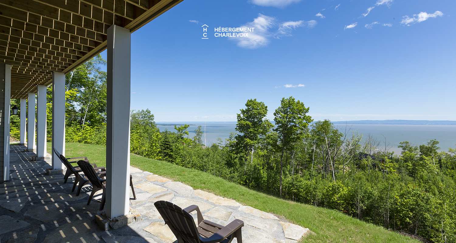 AQU-1 - Exceptional 180-degree view of the St. Lawrence River, from Isle aux Coudres to the Massif de Charlevoix