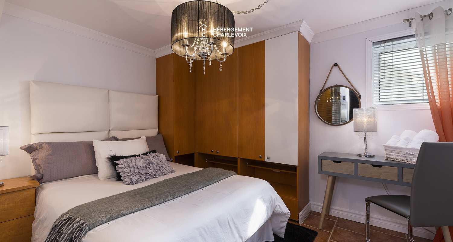 ANT-197-1 - Réservez pour 2 familles, tout en respectant les mesures sanitaires, puisque cette résidence est conçue de façon à se convertir en deux unités distinctes.