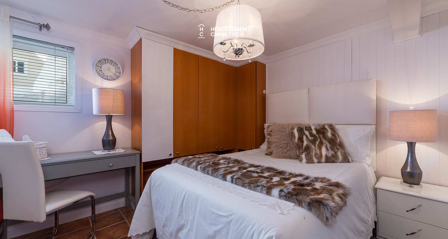 ANT-197-1 - Réservez pour 2 familles, tout en respectant les mesures sanitaires, puisque cette résidence est conçue de façon à se convertir en deux unités distinctes.