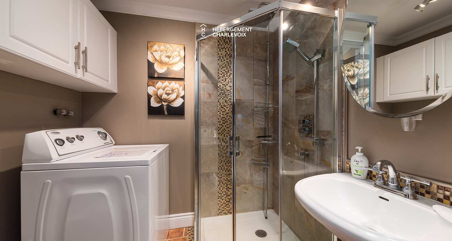 ANT-197-1 - Réservez pour 2 familles, tout en respectant les mesures sanitaires, puisque cette résidence est conçue de façon à se convertir en deux unités distinctes.