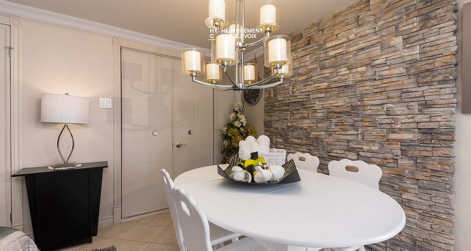 ANT-197-1 - Réservez pour 2 familles, tout en respectant les mesures sanitaires, puisque cette résidence est conçue de façon à se convertir en deux unités distinctes.