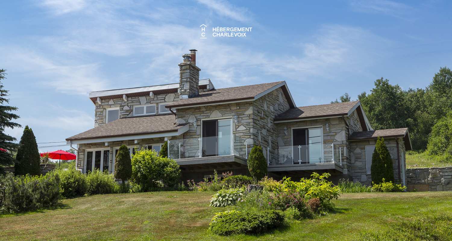 ANT-197-1 - Réservez pour 2 familles, tout en respectant les mesures sanitaires, puisque cette résidence est conçue de façon à se convertir en deux unités distinctes.