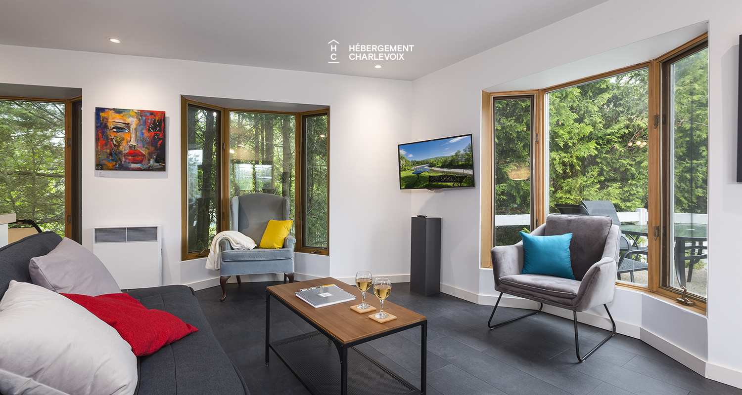 LOGE-30 - Espace sur pilotis offrant vue sur une rivière