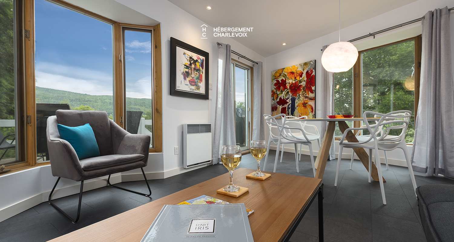 LOGE-30 - Espace sur pilotis offrant vue sur une rivière