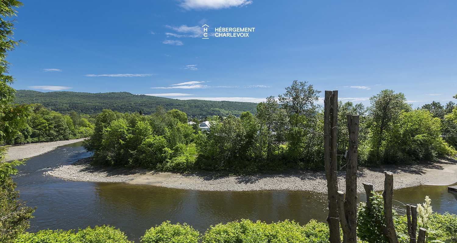 LOGE-30 - Espace sur pilotis offrant vue sur une rivière