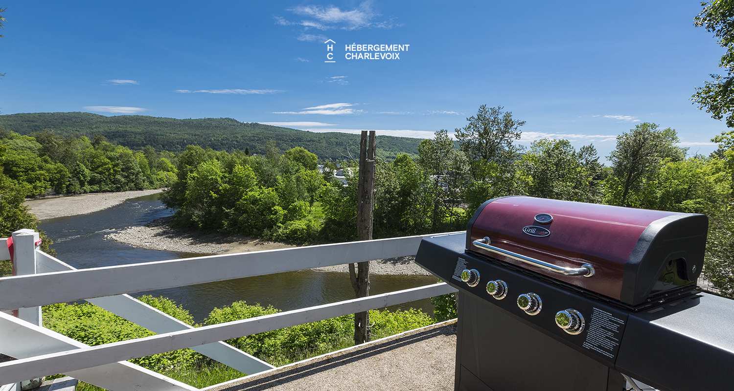 LOGE-30 - Espace sur pilotis offrant vue sur une rivière