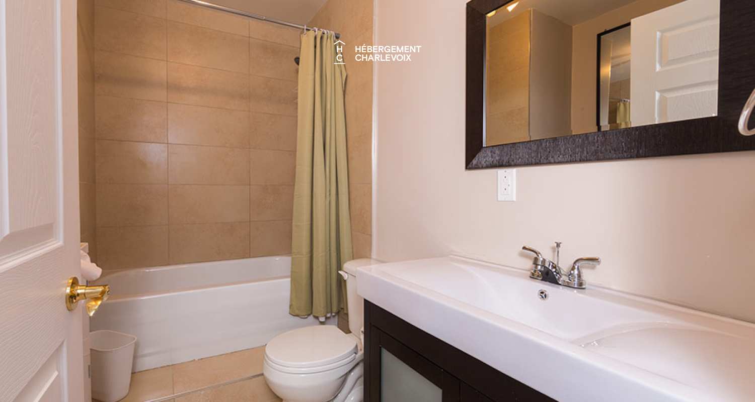 EST-16-2 - Confortable condo idéalement situé