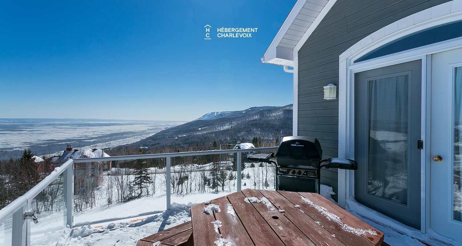 ANC-25-2 - Se hissant majestueusement entre le fleuve et les montagnes!